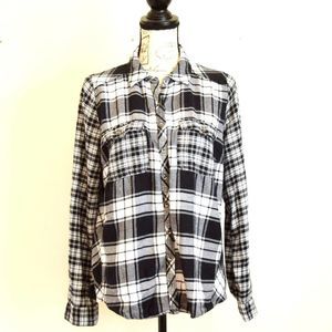 Maurices Button Down Top Shirt Womens Size 0 Black White Plaid Long Sleeve